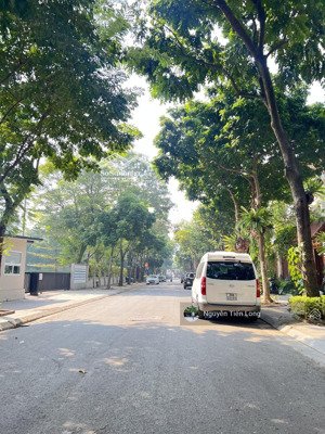 bán biệt thự đơn lập - trục chính - 300m2 x 4 tầng 1 hầm giá 120 tỷ - trục chính - ở yên tĩnh