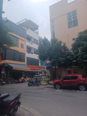 bán nhà mặt phố nguyễn trãi hà đông 112m2- mặt tiền 11m - 33 tỷ.