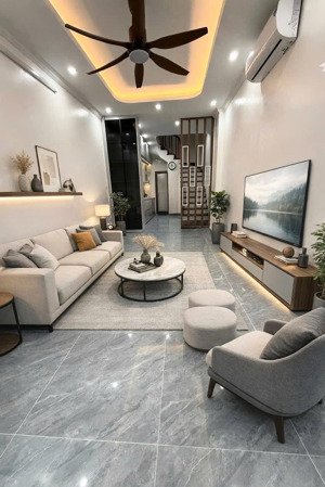 nhà siêu đẹp đức giang- long biên-5 tầng 31m2- giá:7,x tỷ-ngõ thông ô tô. bãi để xe cạnh nhà