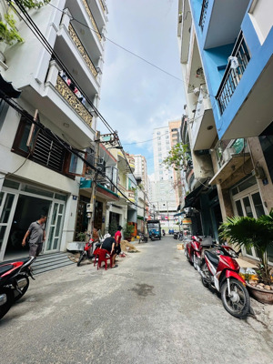 căn góc 2 mặt tiền đường số ? p10 - ngay cc bàu cát 2, 4.1x13m [vuông vức] 2 tầng. chỉ 9 tỷ tl