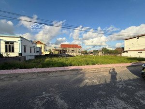 gia đình em có việc cần bán gấp đất thị trấn quất lâm giá 1,7 tỷ 90m2