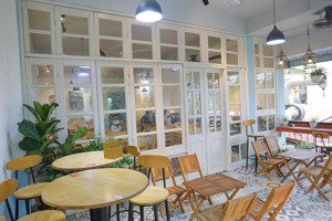 cho thuê nhà mặt phố trường chinh, dt 60 m2 x 4 tầng, mt 7,5 m, nhà thông sàn có thang máy.