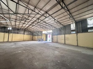 chính chủ cho thuê kho xưởng ngã 3 ngọc hồi, văn điển, dtsd 620m, container lùi cửa