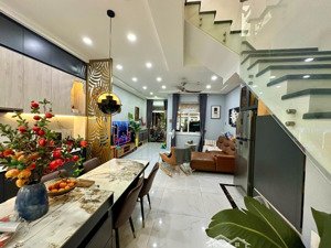 gia đình cần bán căn 5x16m, 3 pn full nội thất