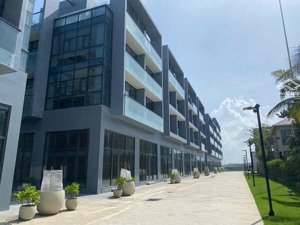 thanh toán trước 4ty950 có ngay căn nhà tại tp biển tuy hòa, dt 108m2,cho thuê,kinh doanh được ngay