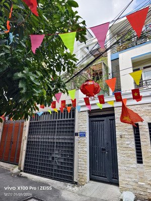 nhà đẹp 3.5 x 25.5 x 3 tầng , thiết kế hiện đại , thoáng sáng tự nhiên, có sân vườn ,gara...