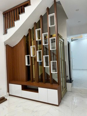 bán nhà tăng thiết giáp - thang máy- cạnh hv cảnh sát nhân dân - ô tô đỗ cửa - ngõ thông - 42m