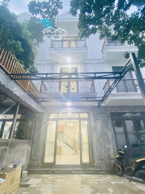 cho thuê biệt thự đông hưng residences dĩ an, 16 triệu, dtsd 210m2, uy tín