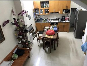 nhà gần mặt phố trần thái tông , 50m2 , mt 4,2m , giá 12,25 tỷ .