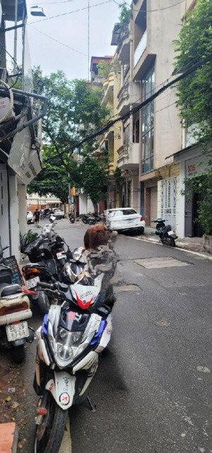 nhà 5 tầng xuân thuỷ - 1 nhà ra mặt phố - dòng tiền đỉnh cao.