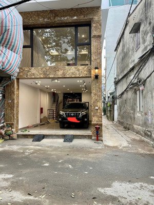 bán nhà ngõ 401 cổ nhuế vừa ở vừa kinh doanh. ô tô vào nhà. 7 tầng thang máy, lô góc 50m2