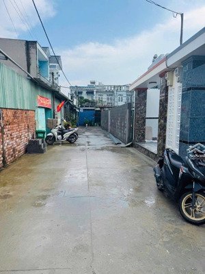 bán nhà phố mới 100% ấp 4 - xã xtt-huyện hóc môn - tphcm = giá: 4 tỷ 380 triệu (thương lư