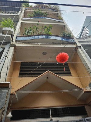 ngay ngã 4 hàng xanh! bán nhà hxh bạch đằng (4,1x12m) sổ a4 - 5 tầng. nhà cũ tiện cải tạo, giáp q1.