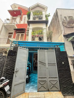 nhà 3 tầng ,hẻm 1056 cách đường chính chỉ vài bước chân,hẻm 3m ,hoàn công đầy đủ sang tên nhanh