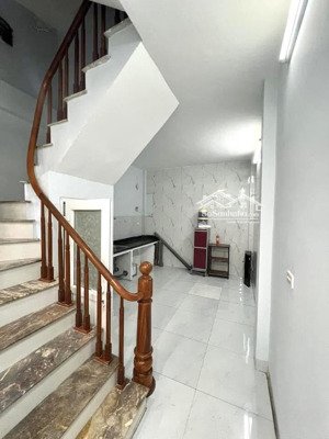 chính chủ cho thuê nhà nguyên căn tại ngõ 255 lĩnh nam nhà 5 tầng 4 ngủ 3wc full đồ