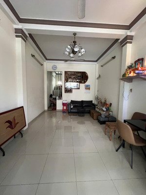 gia đình cần cho thuê mặt bằng tầng trệt tại căn nhà mt số 10 đường cô bắc, phước tiến, nha trang.