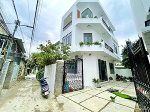 bán nhà 3 tầng ngang 9m sổ hoàn công chỉ 5 tỷ 190 triệu