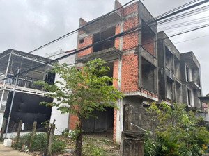 cần bán villa 4 tầng gồm 11p - tt phố cổ hội an - 257m2 ngang 10m - dòng tiền 40tr/th - chỉ 8tỷ7