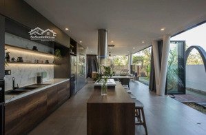 1 căn bt 3t ngộp view hồ 255m2 mt10 kđt fpt đường rộng 8m lề 5m cn3pn+wc+penthouse sẵn 60tr sát sea