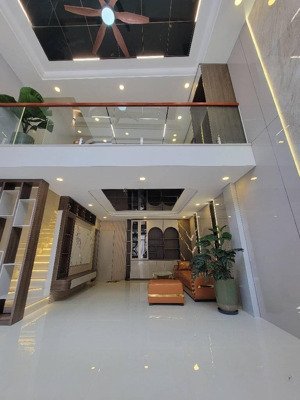 nhà đẹp, vị trí trung tâm dương quảng hàm, 8,7tỷ có cái lí do của nó. mời đến xem nhà