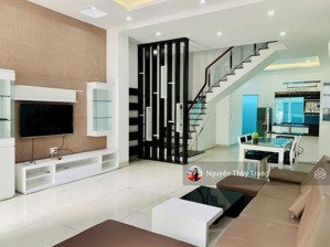 bán gấp biệt thự cạnh khu chinatown đang sẵn hd thuê 5x20m 4pn. 1 trệt 2 lầu sân thượng nhà y hình