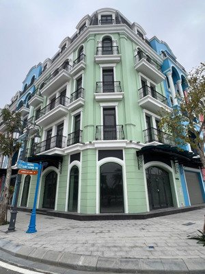 chính chủ cắt lỗ sâu căn bt nghỉ dưỡng mặt biển khu du lịch đồi rồng 136m2 căn góc mặt tiền 20m