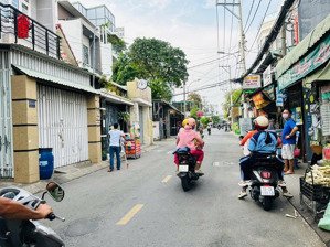 giảm 500tr - bán gấp trong tháng. góc 2 mặt tiền kd sầm uất đường 9, linh trung - sát hoàng diệu 2