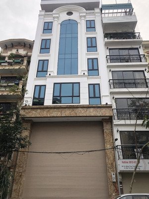 cho thuê mặt phố trung hòa.dt : 136 m * 5 tầng,mt: 5.5 m.thông sàn,thang máy.cho thuê mọi mô hình