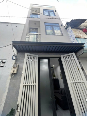 lên sóng căn nhà mới xây, 1 trệt, 2 lầu, st, sổ mới hoàn công. liên hệ anh út 