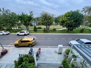 cho thuê nhà trực diện hồ bơi mỹ gia the capella