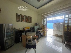 nhà c4 đường số 11, p. trường thọ, ô tô trước cửa, sát vành đai 2