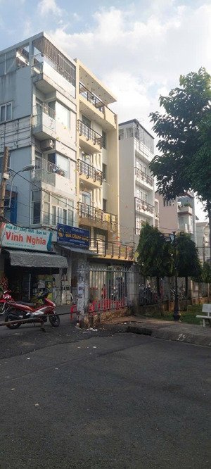 đối diện công viên hxh 12m dt: 5*20m giá 11.5 tỷ tl