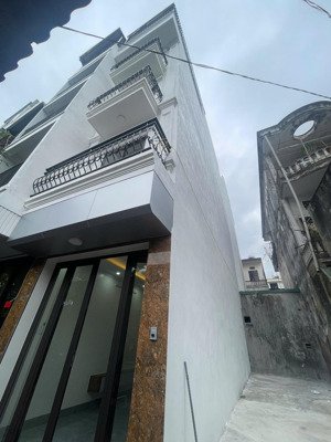 bán nhà đẹp đức giang - long biên. ô tô đỗ cửa - 5 tầng xây mới full công năng. cách 30m ra phố.