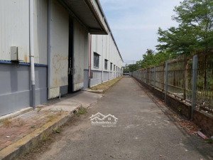 chủ ngộp bán gấp 3 xưởng kcn đức hòa , long an , bình điện 1.000kva, pccc đầy đủ , pháp lý chuẩn