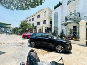 tôi cần bán nhà biệt thự kđt tp giao lưu thành phố giao lưu, 4tầng thang máy full nội thất cao cấp