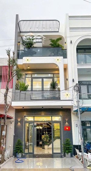 chính chủ cần bán gấp căn nhà mai xuân thưởng p11 bình thạnh dt 62m2 giá 2tỷ150 hxh sổ hồng riêng