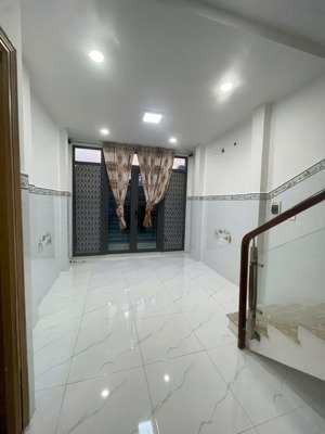 giá cực rẻ q8, p4 cho thuê nhà nguyên căn 1 trệt 3 lầu + sân thượng chỉ 6.5 triệu/tháng