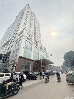 bán đất hoàng quốc việt, siêu vip, 100m2, mt 10m, sẵn gpxd 10 tầng. 45 tỷ