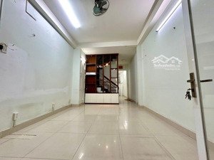 bán nhà đẹp: lê văn sỹ phú nhuận. hẻm xe hơi 6m. (3,4m x 11m) 1 trệt 1 lầu. 37m2. giá 8,9 tỷ tl