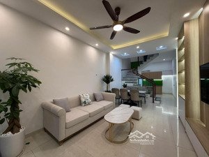 tôi chủ cần bán nhà khu dịch vụ yên lũng 42m 4 tầng đầy đủ nội thất giá 10,5 tỷ có bớt cho khách