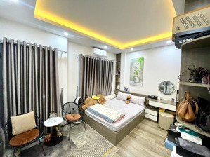 giảm chào 500triêụ còn 13, 6tỷ. nhà đẹp 6 tầng thang máy tôn thất tùng đống đa kinh doanh