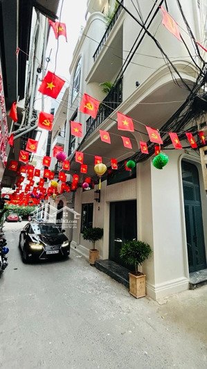 siêu phẩm phố giảng võ, thang máy, oto đỗ cửa căn góc 3 thoáng, sát phố, nhà mới 36m*6t full nt