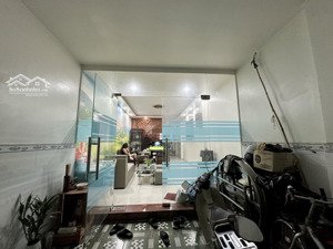 chính chủ bán nhà dùm người thân , mặt tiền đường 14m , đối diện công viên , diện tích 4mx20m