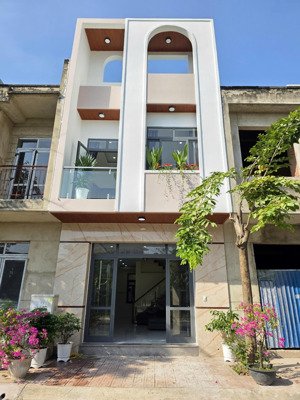 bán nhà hoàn công gần vincom dĩ an | đường 12m thông | giá 4,6 tỷ tl