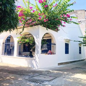 căn góc hẻm ô tô đường 2/4
gần biển-chợ vĩnh hải- bắc nha trang