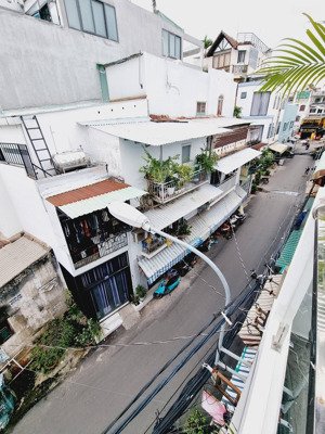 4.5x7m, bán nhà 3 tầng, đường 8m, mt ngay phan văn trị, p1 gò vấp, 4 tỷ nhỉnh