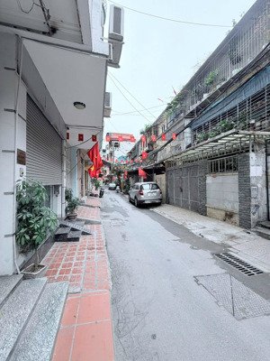 phân lô 2 ô tô tránh, ngõ thông vỉa hè kd tốt, dt 36m2, mt 3,5m, chào 12,8 tỷ, 3 bước ra hồ