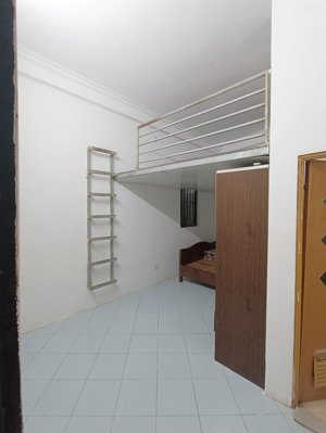 phòng đẹp khép kín 1002 láng_ 18 m2 _ 3.3 tr_ở ngay