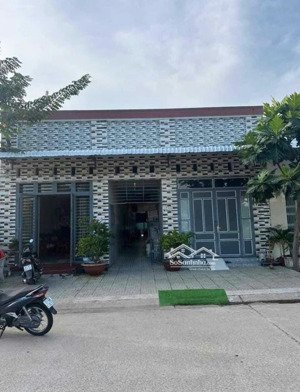 bán nhà trọ 300m2/ 1.03 tỷ, 2 kiot - 10 phòng ngày đường xc2, phường mỹ phước, shr, gần mp 300m