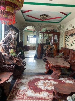 bán nhà 4 tầng 4,5 x 30 mặt tiền nguyễn ảnh thủ, giá quá tốt trong khu vực.